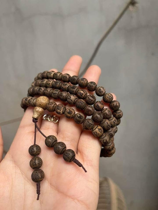 Natural Agarwood 108 Bead Omani sculpture, From Nha Trang Agarwood , Vietnamese Agarwood 108 Mala
