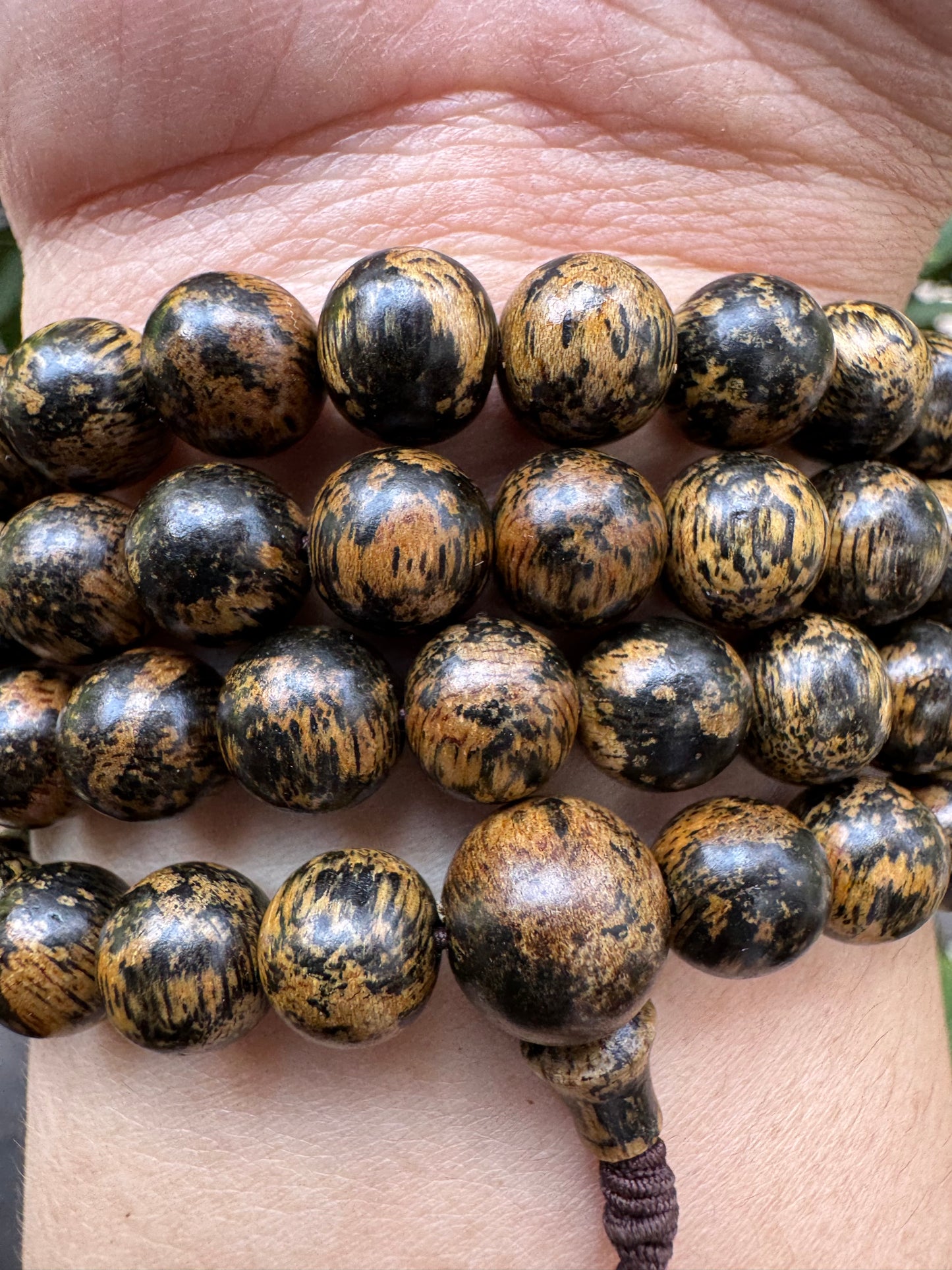 Agarwood 108 Bead Grain Mix Gold Color , Beautiful Grain Agarwood Old Like Gold , Size 10mm, Strong Aroma, only 1