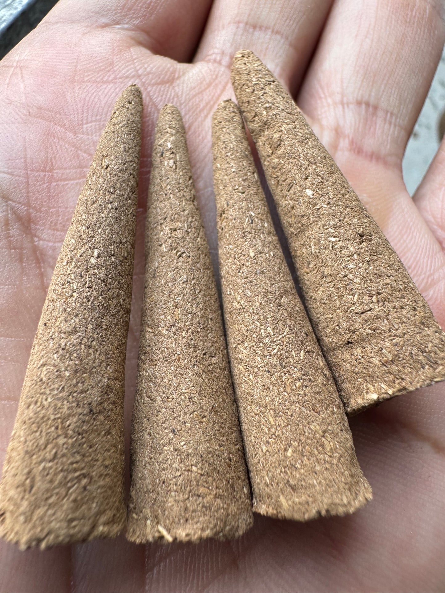 The highest Quality Agarwood Incense , Made from aged Agarwood , Lasting 15 Hours Aroma, Strong Aroma , 50 Cones Inbox
