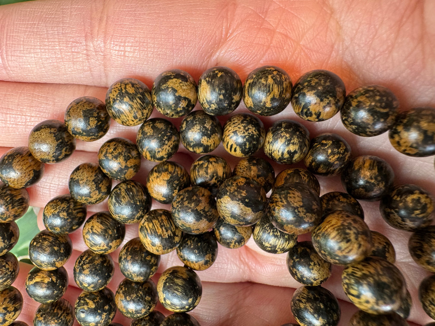 Agarwood 108 Bead Grain Mix Gold Color , Beautiful Grain Agarwood Old Like Gold , Size 10mm, Strong Aroma, only 1