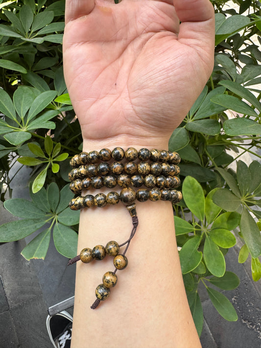 Agarwood 108 Bead Grain Mix Gold Color , Beautiful Grain Agarwood Old Like Gold , Size 10mm, Strong Aroma, only 1