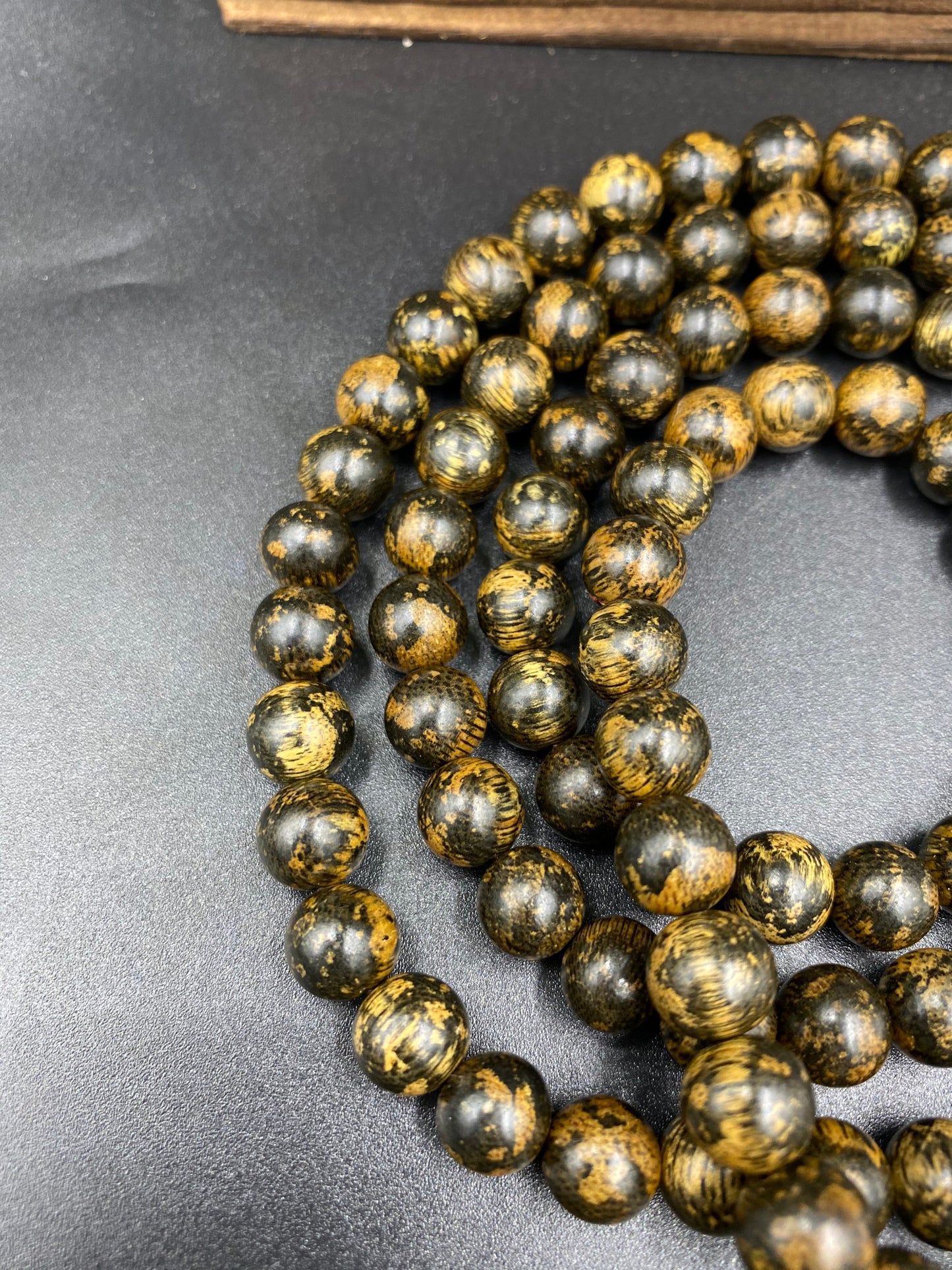 Malaysia Wild Agarwood 108 Beads, Agarwood Necklace, Grain Gold Mix Agarwood