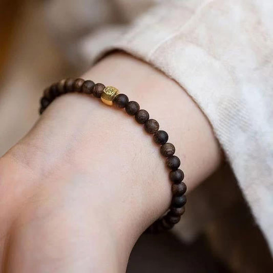 How should you wear Agarwood bracelet?