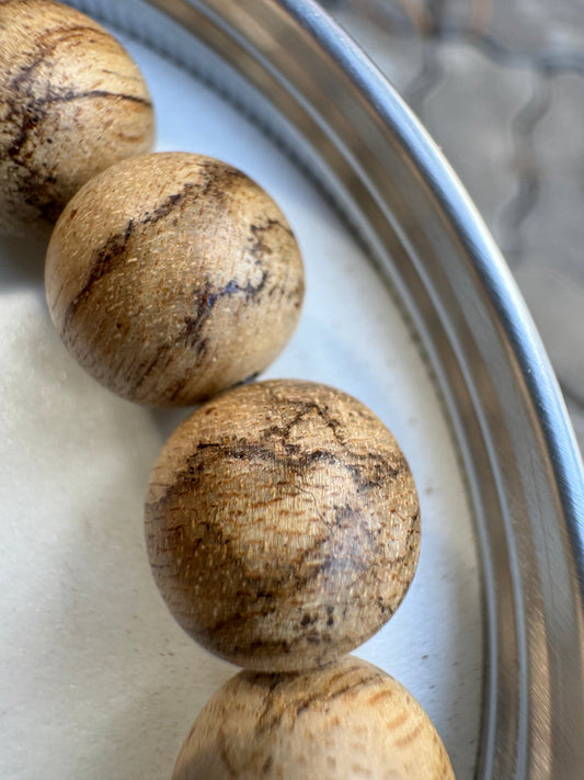 How to Tell Real vs Fake Agarwood (Complete Beginner’s Guide)