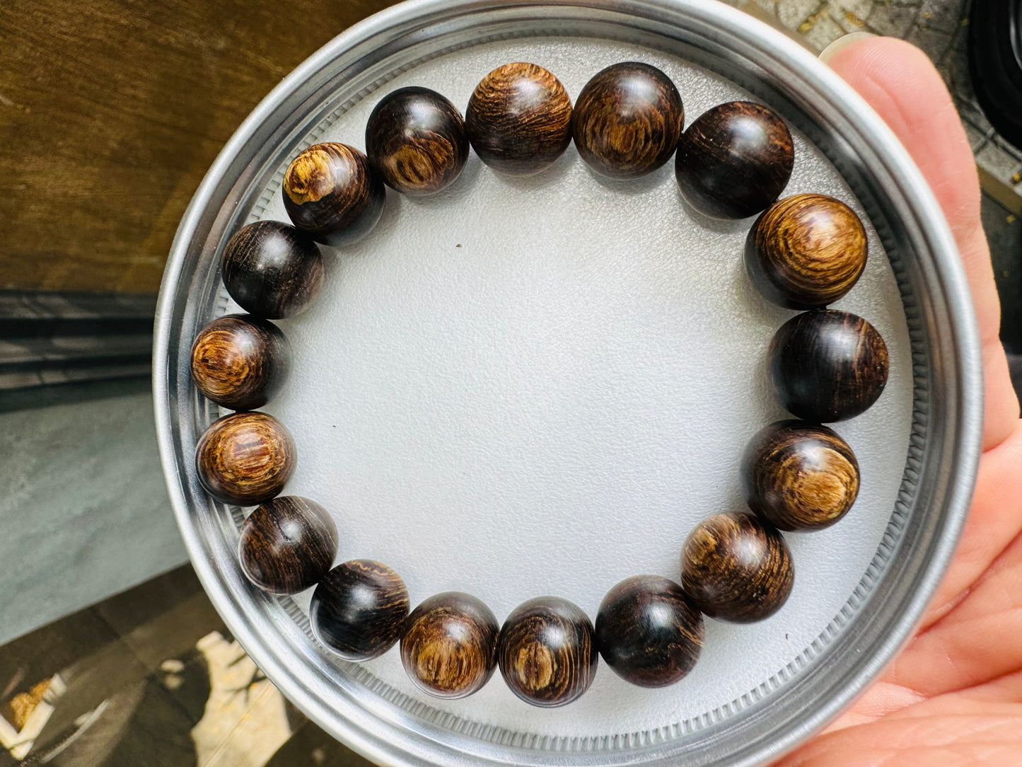 Vietnamese Agarwood Bracelet , Sinking Agarwood , Grade AAA , Beautiful Agarwood Grain .