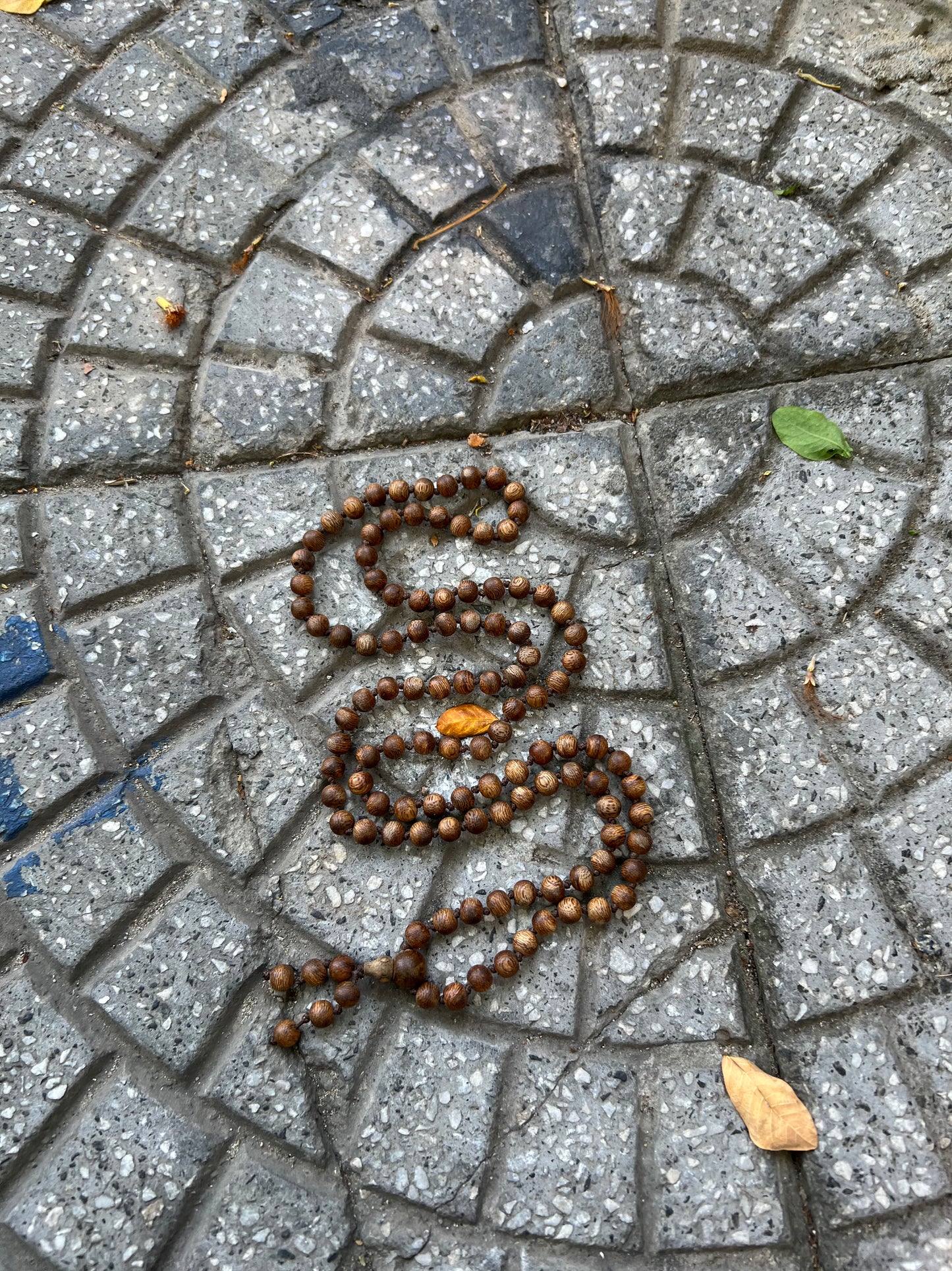 Hand-Knotted Tibetan Agarwood Meditation Mala – 108 Beads Prayer Necklace
