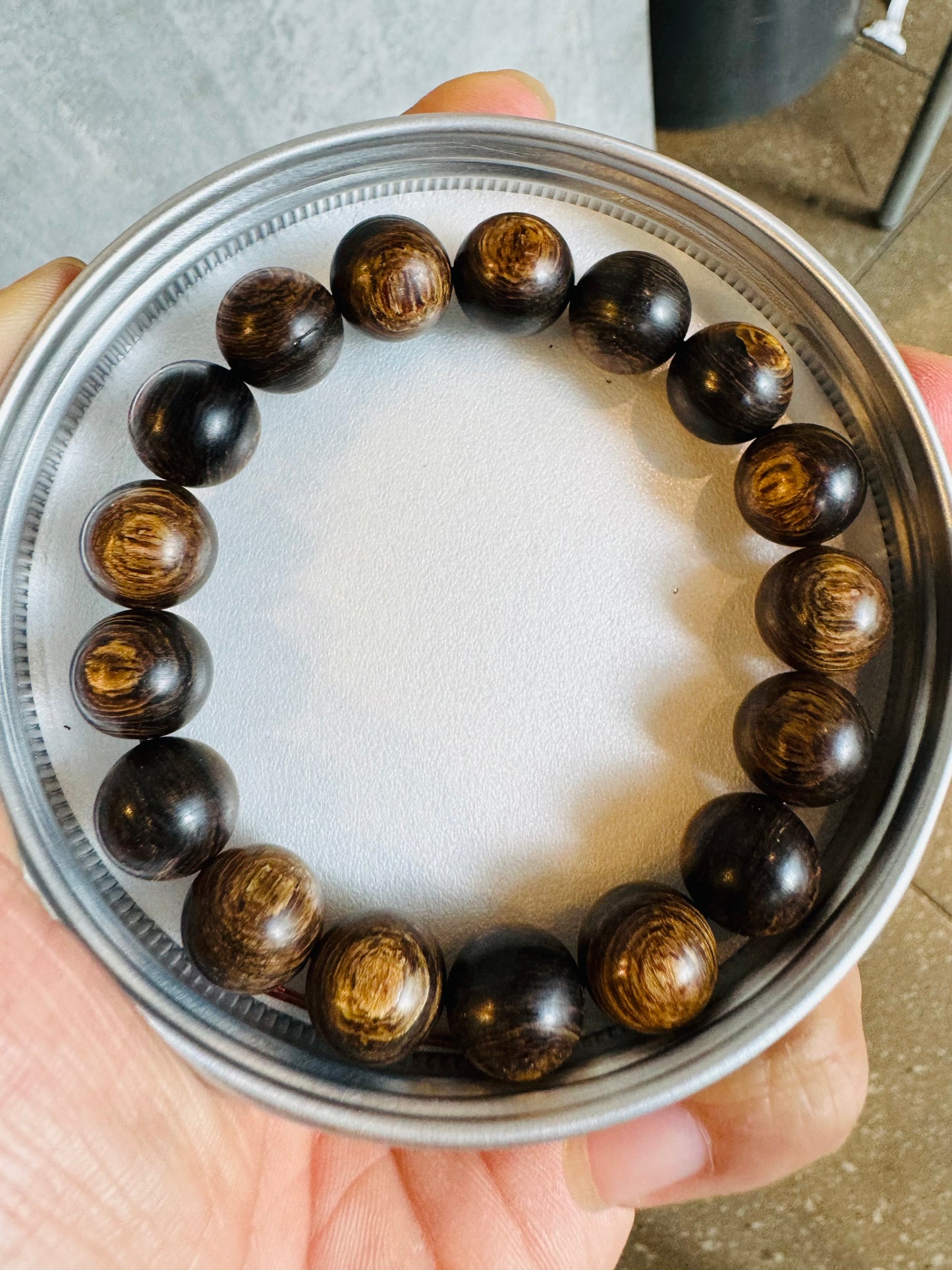 Vietnamese Agarwood Bracelet , Sinking Agarwood , Grade AAA , Beautiful Agarwood Grain .