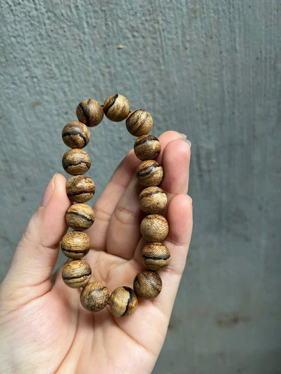 Tien Phuoc Vietnamese Agarwood Bracelet – 12mm, High-Oil Natural Oud, One-of-a-Kind