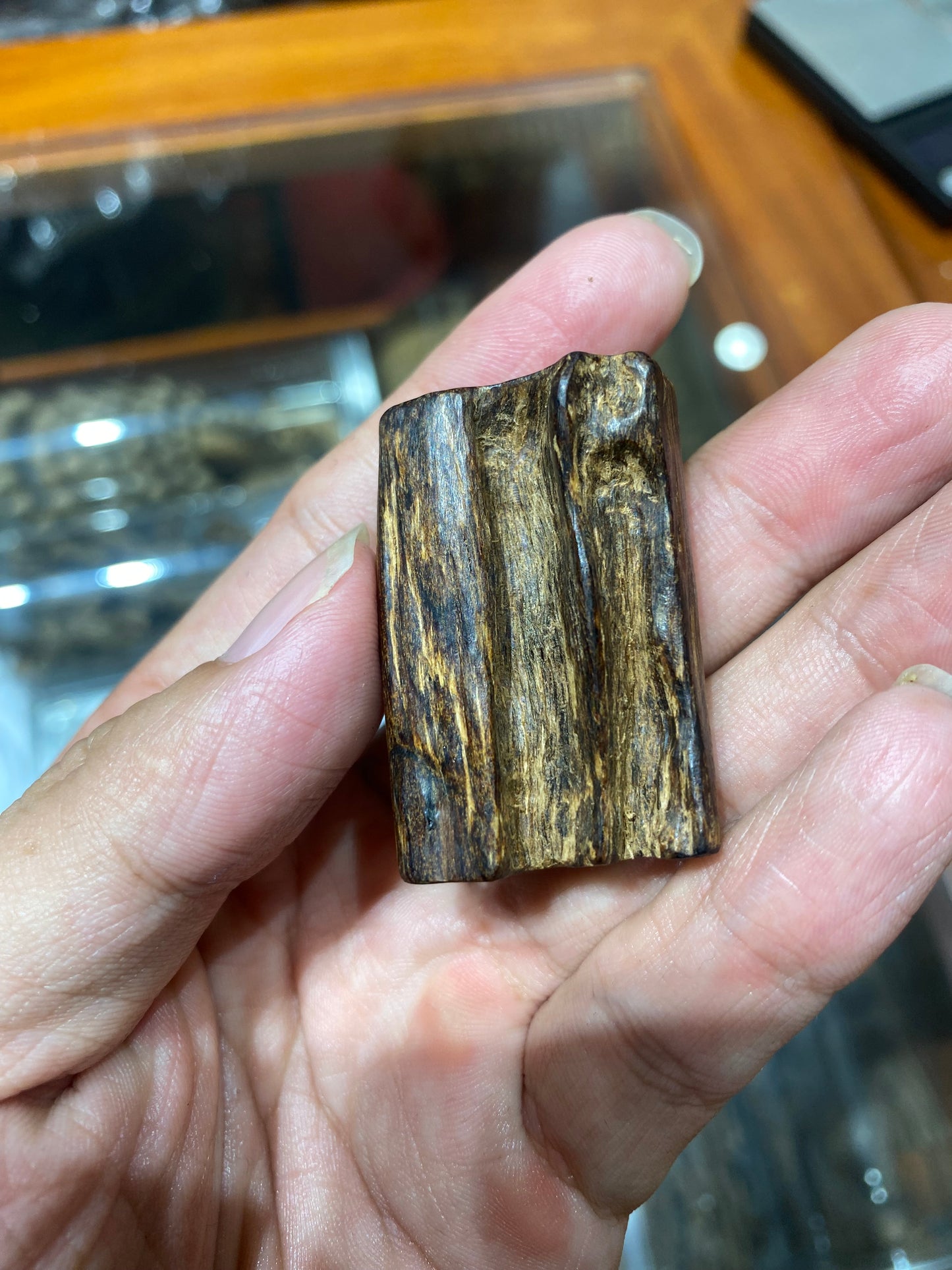 Super King Block Agarwood Sinking ,100% Wild Agarwood Vietnamese, Very Rare,Weight 51.11 grams, Only 1