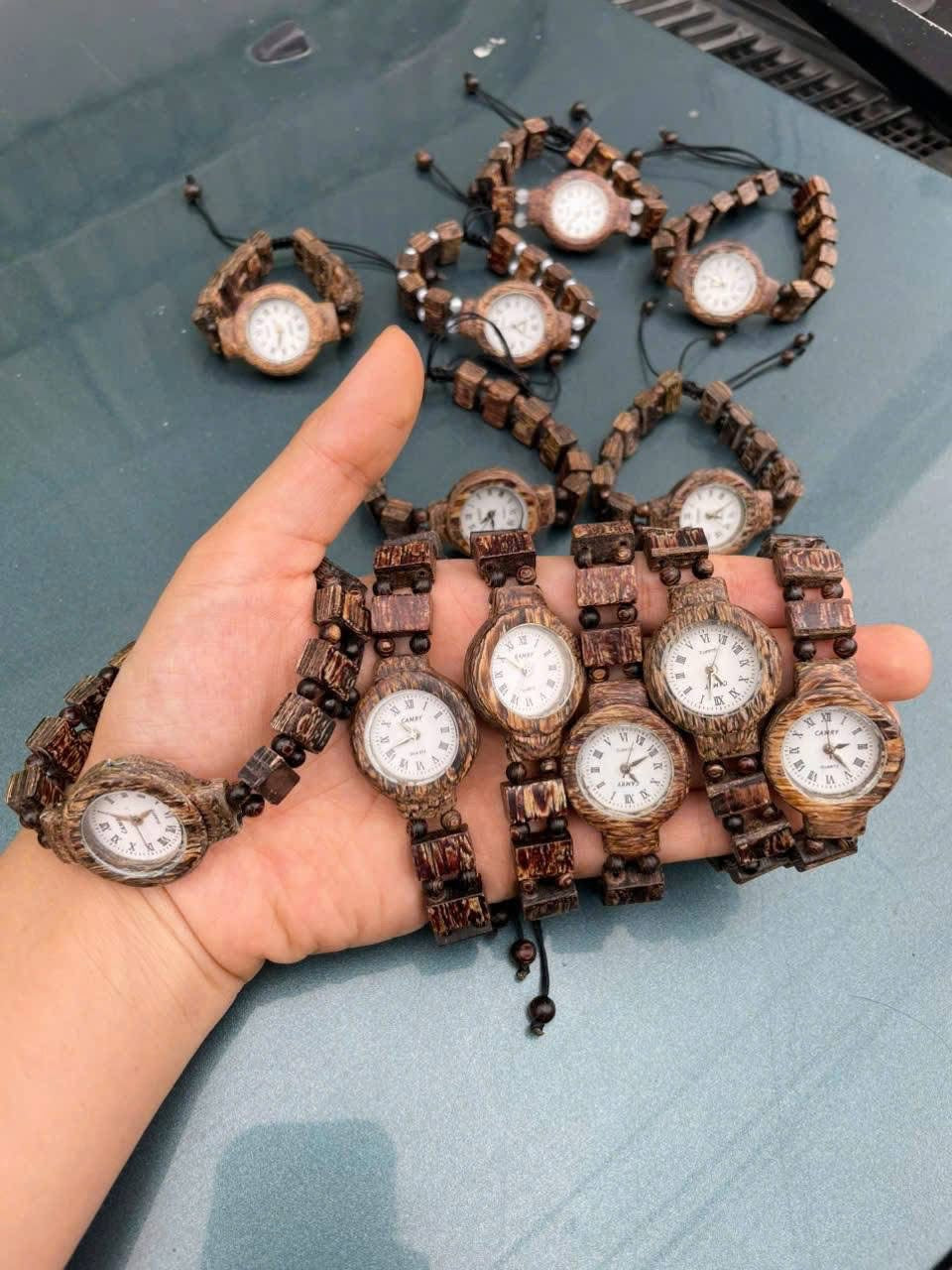 Handcrafted Agarwood Watch – Premium Natural Oud Wood Timepiece