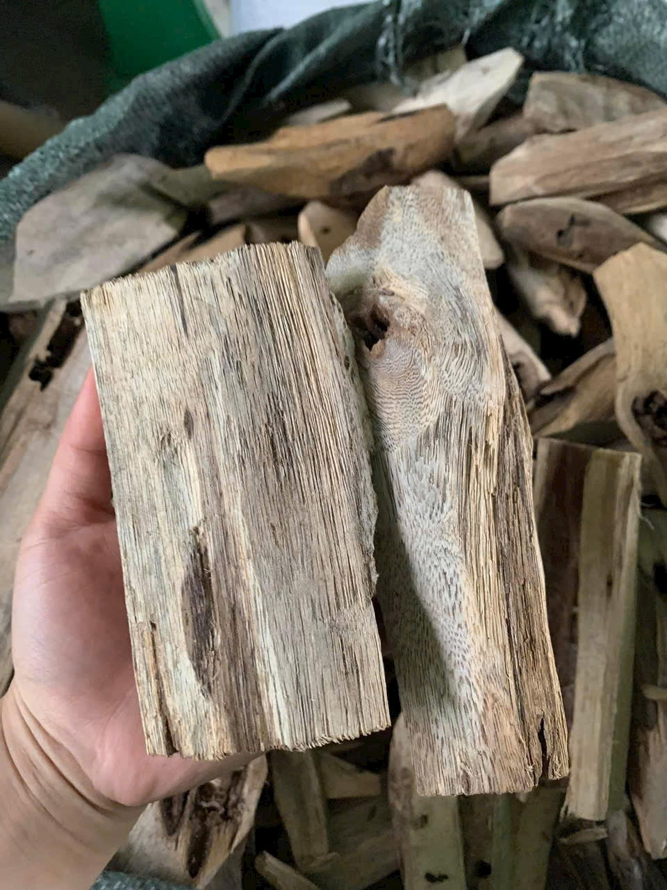 Wild Oudh , Agarwood Chips, Sweet scent, good price,250$ For 1Kilo