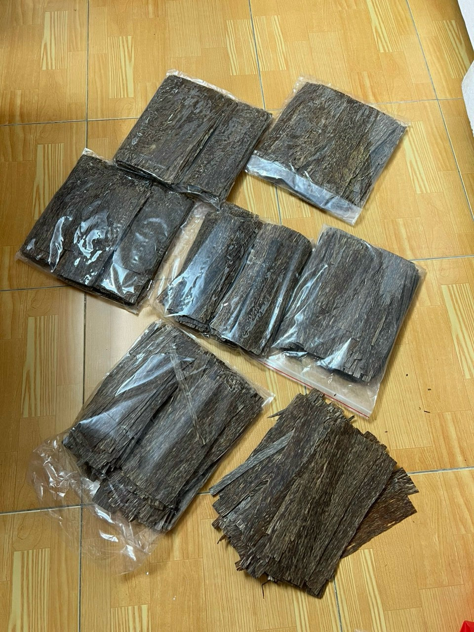 Flat Agarwood Chips / Oudh / Wild Agarwood / Grade AAA / 1kilo