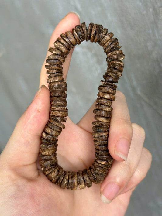 Rare Vietnamese Sinking Agarwood Bracelet – High Resin, Strong Aroma, One of a Kind