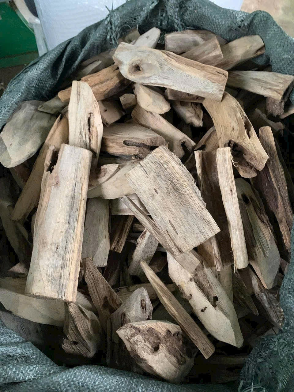 Wild Oudh , Agarwood Chips, Sweet scent, good price,250$ For 1Kilo