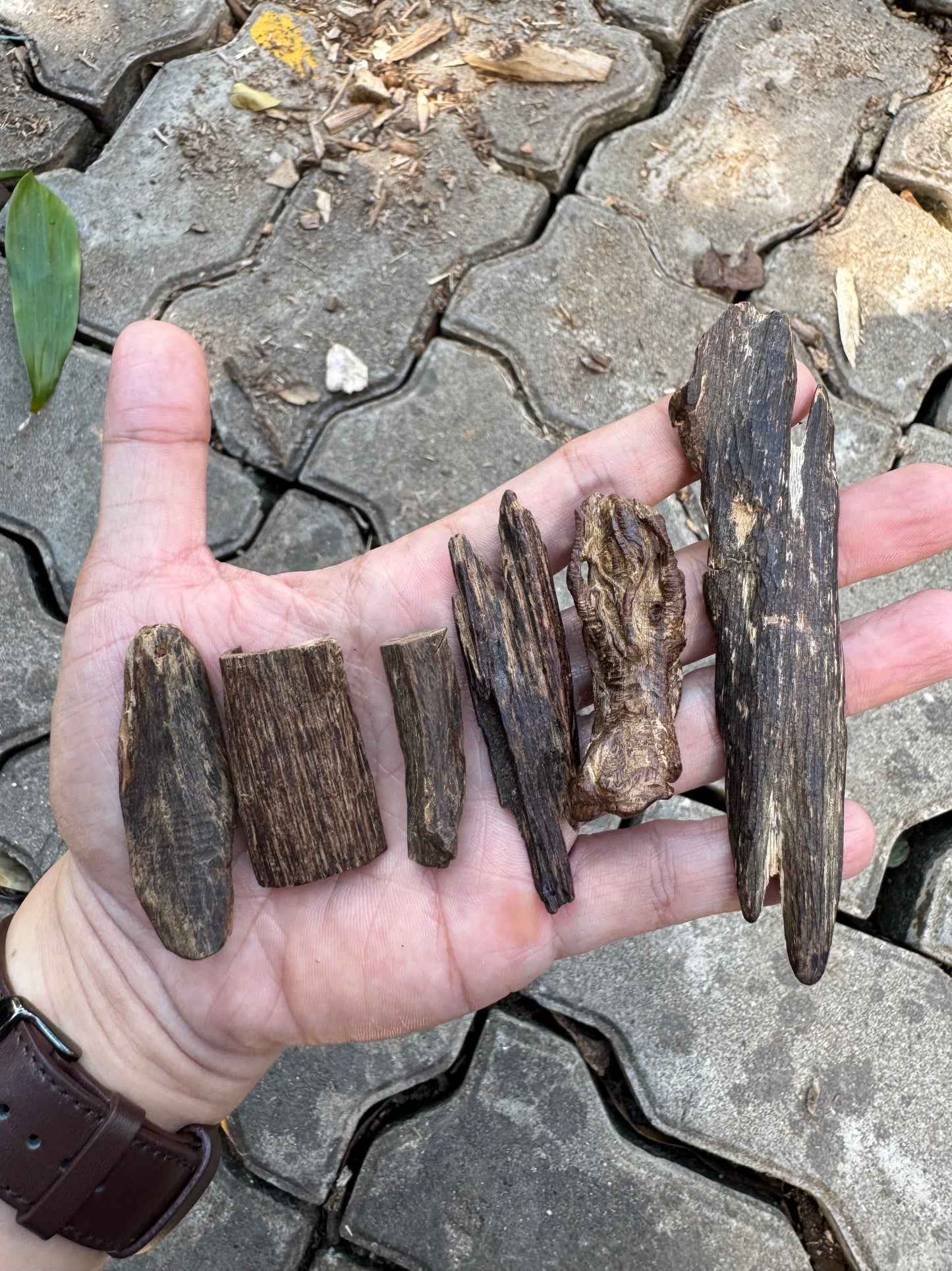 Agarwood Vietnam Sinking Pendant , Rare Sinking Agarwood From Vietnamese Forest , Strong Natural Fragrance & Ancient Resin Layers