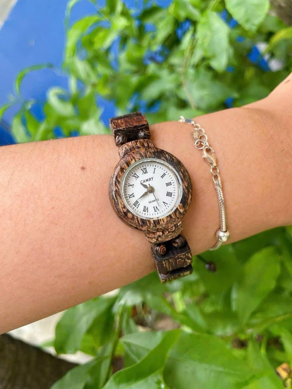 Handcrafted Agarwood Watch – Premium Natural Oud Wood Timepiece