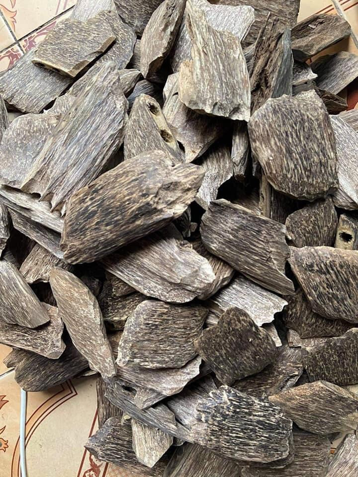 Vietnamese Wild Agarwood Chips Grade A/ Oudh / From Agarwood Vietnamese .